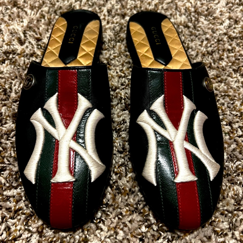 Gucci limited edition NY slip ons size 38. Preowned.